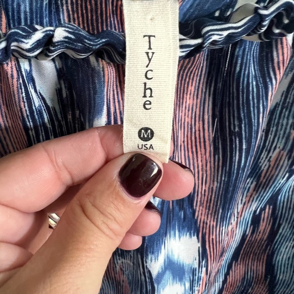 Off shoulder printed top. Size M - Picture 2 of 2